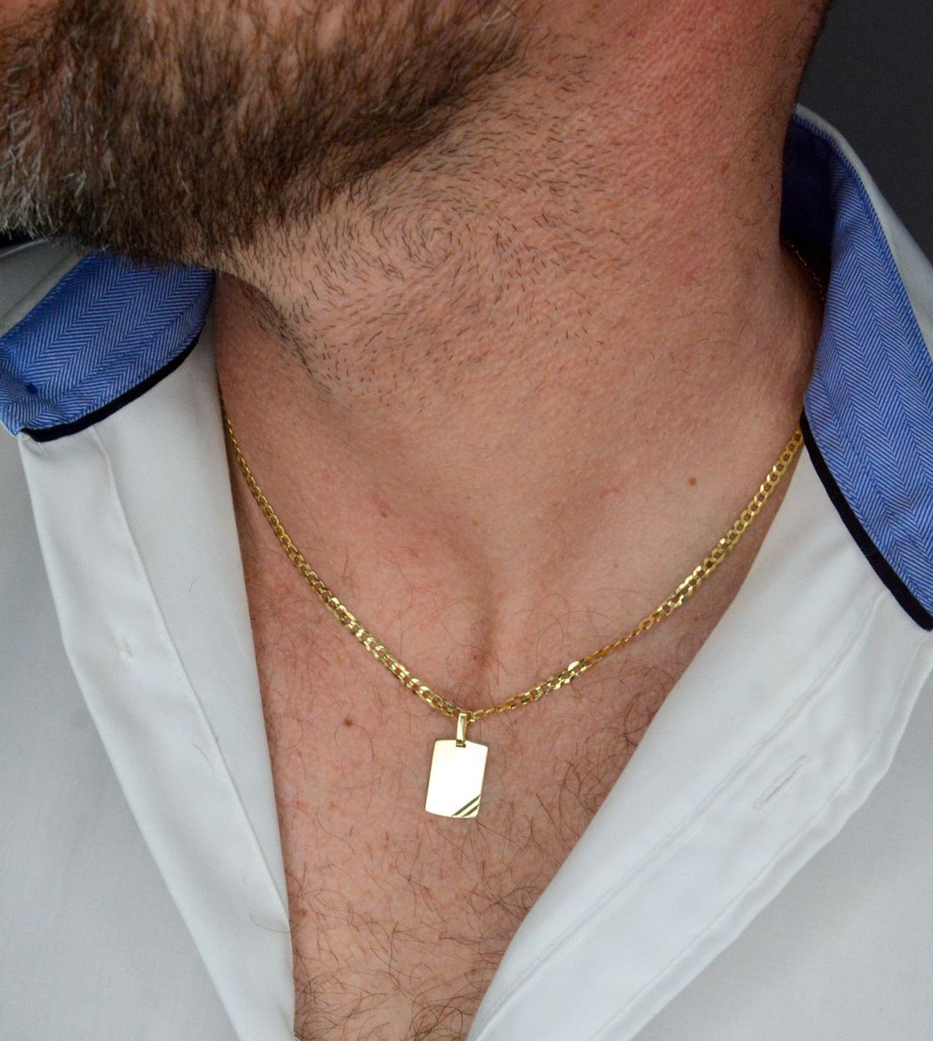 Złota zawieszka 375 gładka blaszka nieśmiertelnik ZA 6359B 375 Wisiorek został wykonany z wysokiej jakości złota próby 375. Złoto to jeden z najpopularniejszych kruszców, cenione przez kobiety na całym świecie1.jpg